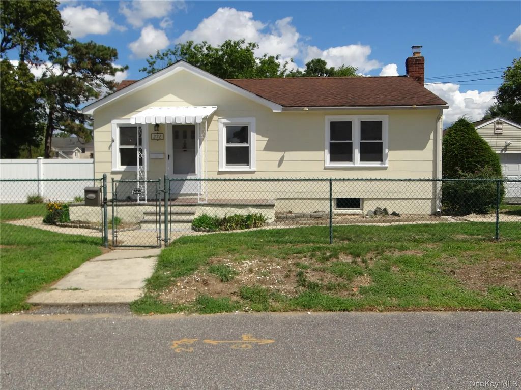 272 12th Avenue, West Babylon