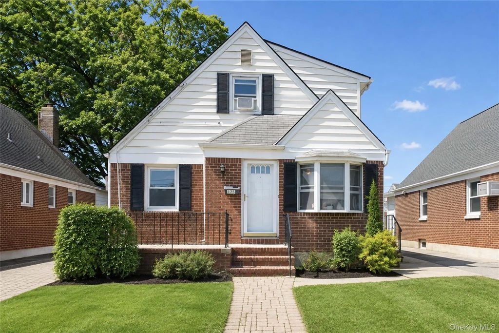 175 Latham Road, Mineola