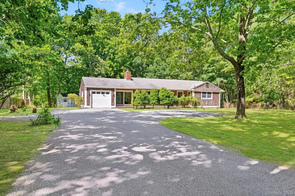 87 Jagger Lane, Westhampton