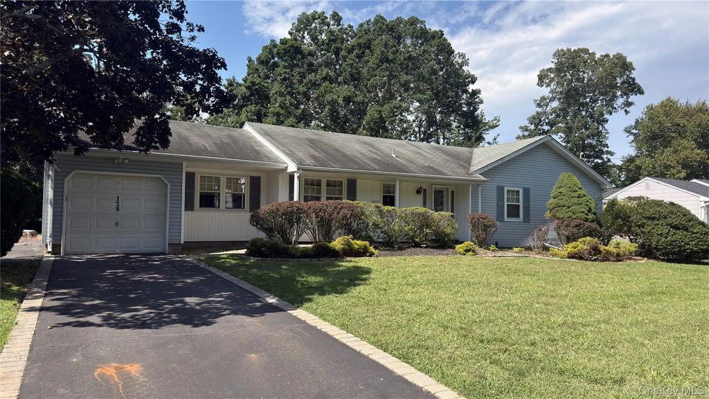 128 Rocky Point Landing Road, Rocky Point