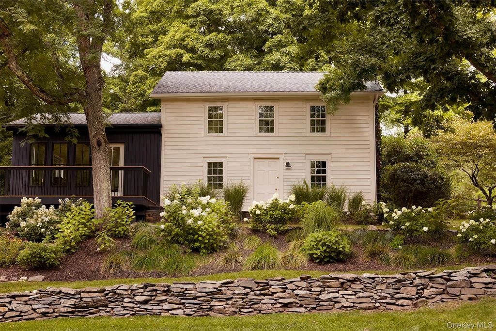 234 E Fallkill Road, Hyde Park
