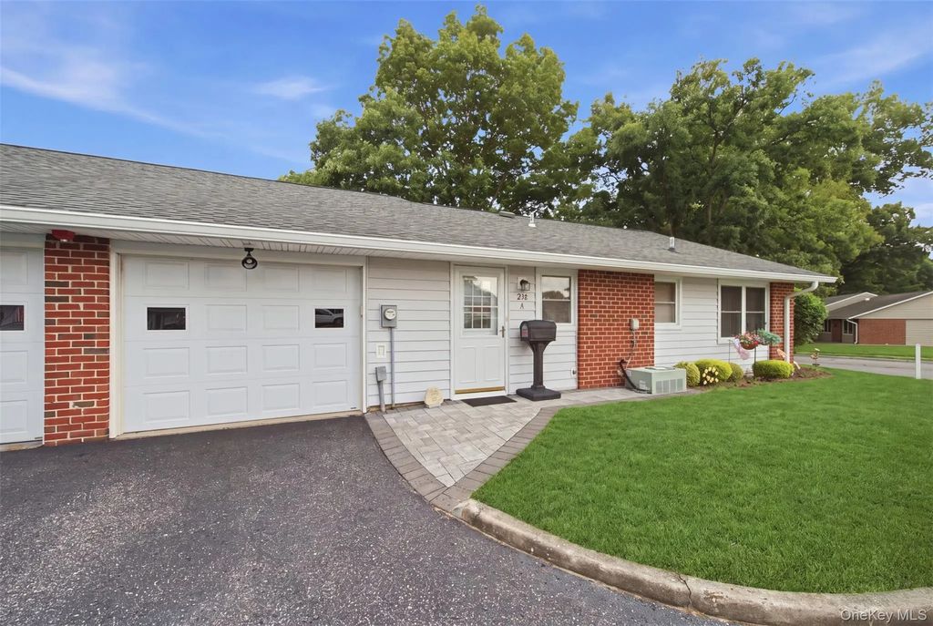 238 Blackpool Court # A, Ridge