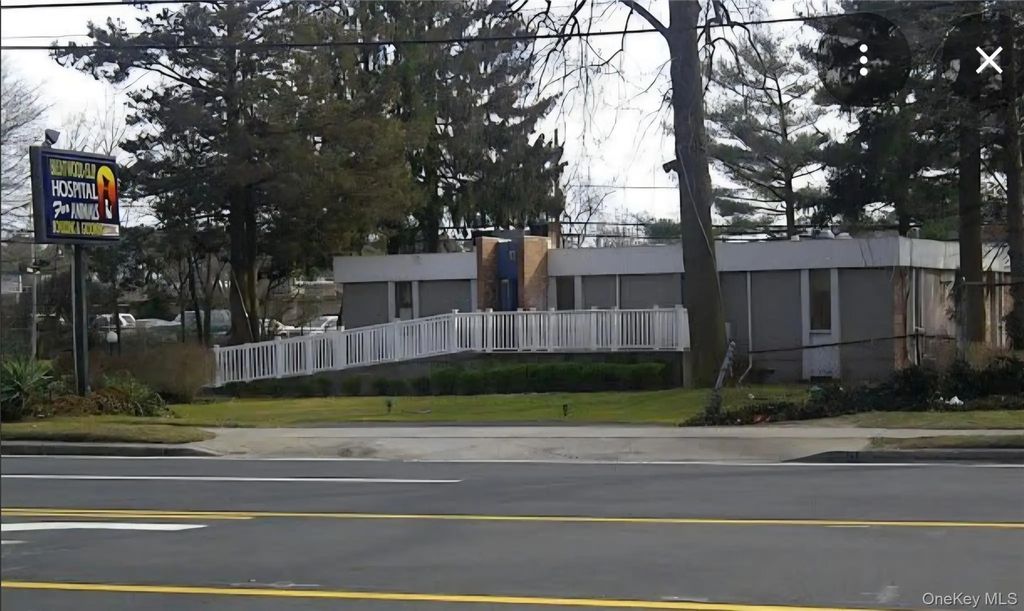 812 Suffolk Avenue, Brentwood