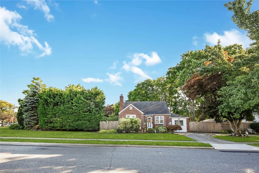42 Spencer Street, Farmingdale