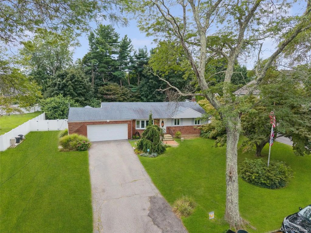 31 Ketay Drive N, East Northport