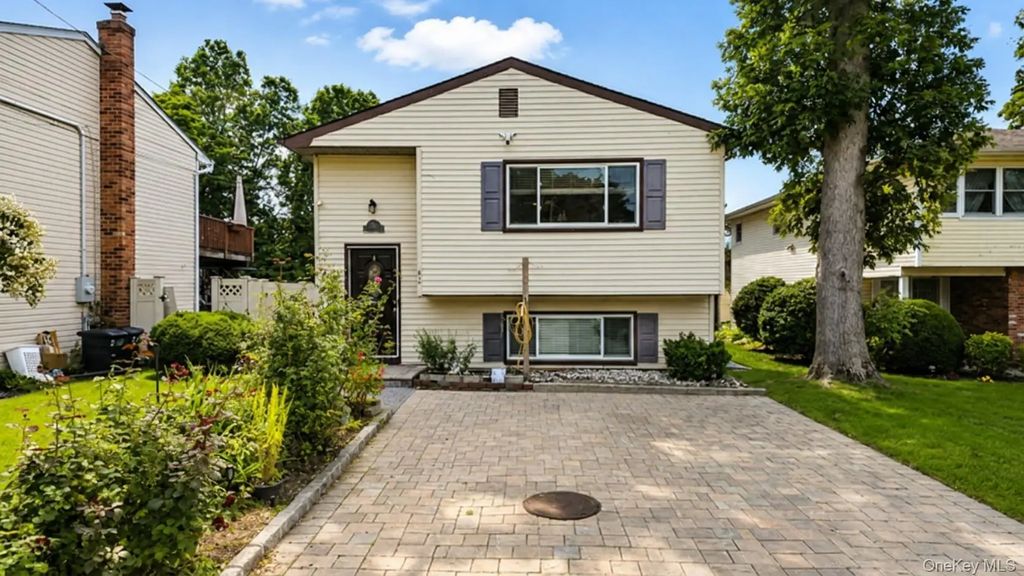 42 Brennan Street, Huntington