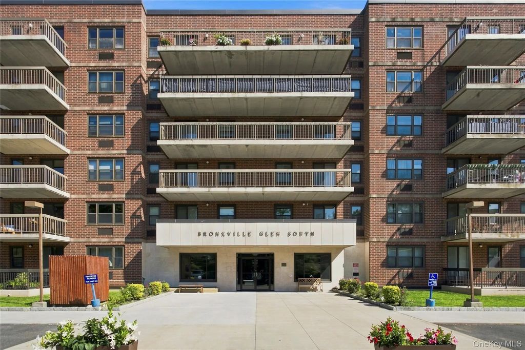 1376 Midland Avenue # 105, Bronxville