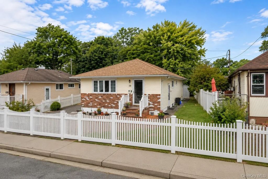 11 Valentine Street, Roosevelt