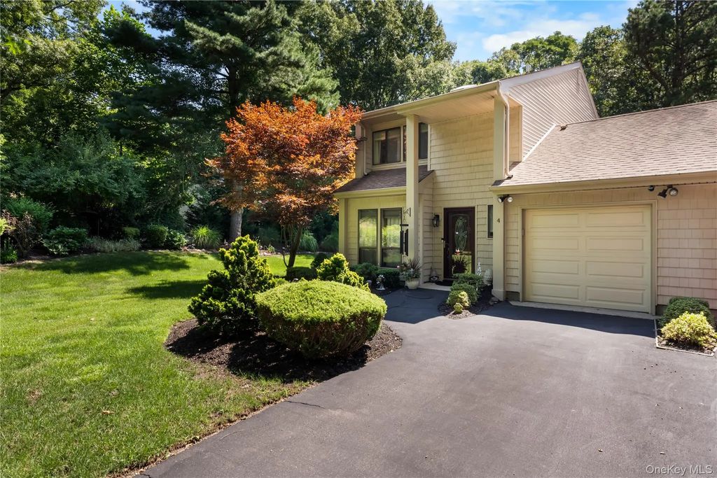 4 Lyndon Court, Bohemia