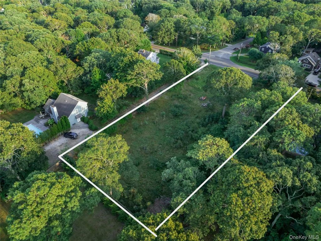 115 Bay Avenue E, Hampton Bays