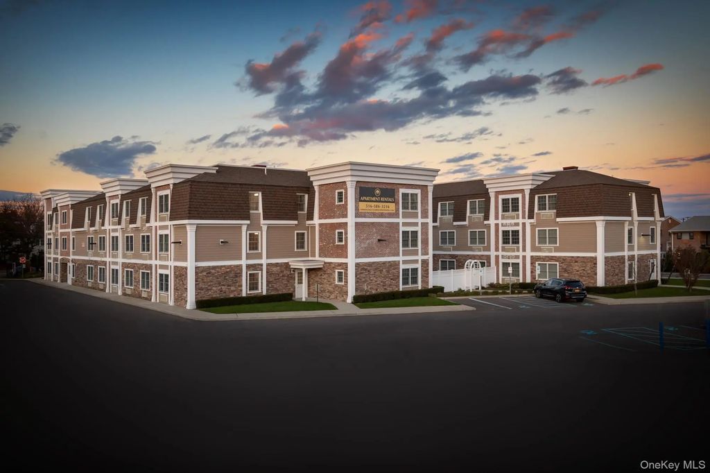190 Fulton Street # E109, Farmingdale
