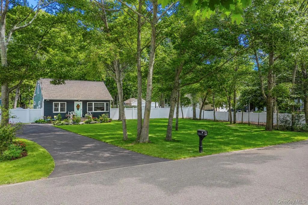 51 Roberts Road W, Shirley