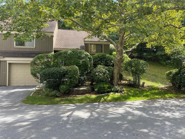 558 Heritage Hills Drive # B, Somers