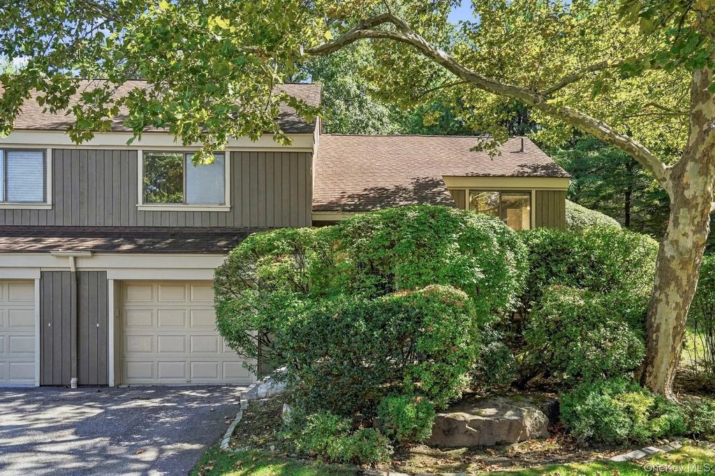 558 Heritage Hills Drive # B, Somers