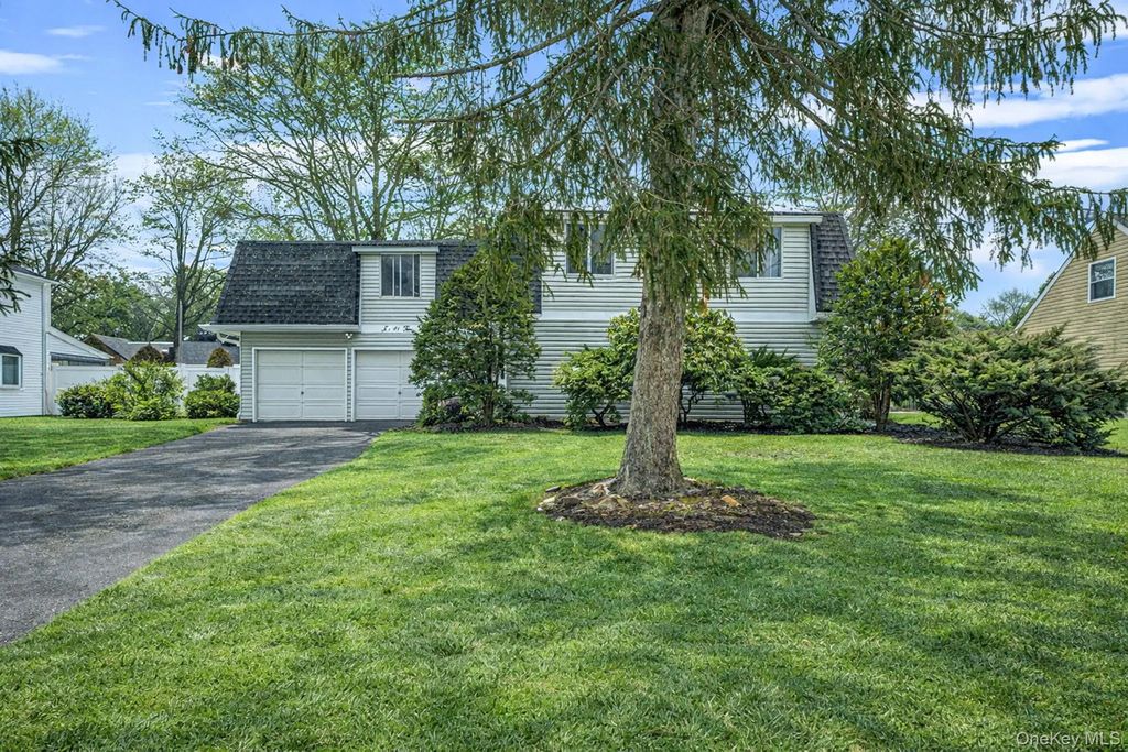 22 Meyer Lane, Medford