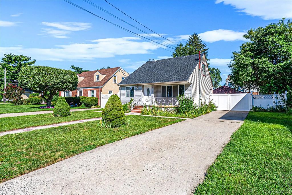 231 Cedar Street, Hempstead