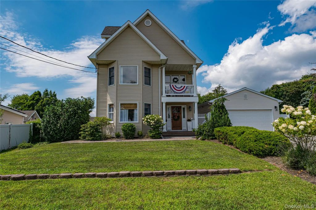 406 Vanderbilt Boulevard, Oakdale