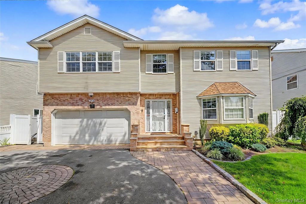 2455 7th Avenue, East Meadow