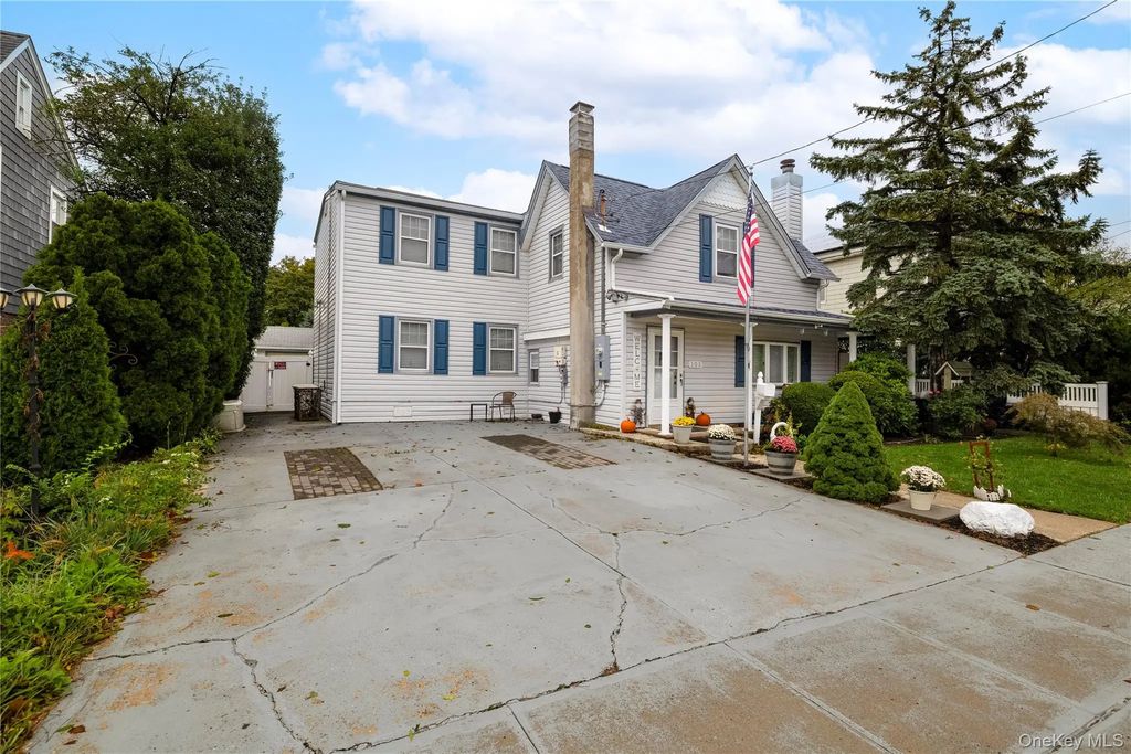105 Wicks Lane, Malverne
