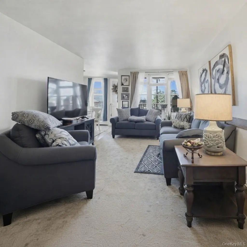 60 Hempstead Avenue # 2h, Lynbrook