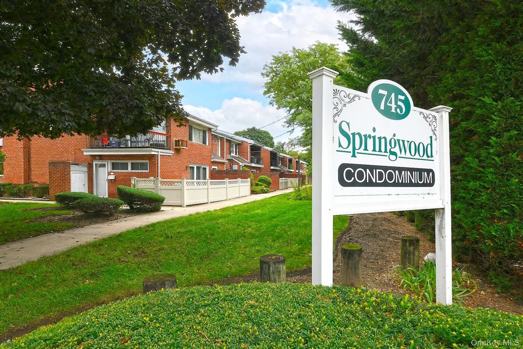 745 Conklin Street # 18, Farmingdale
