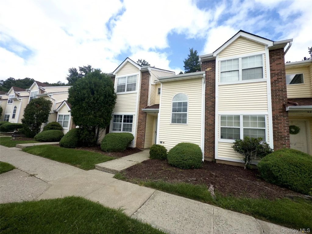 43 Brick Pond Road, Middletown