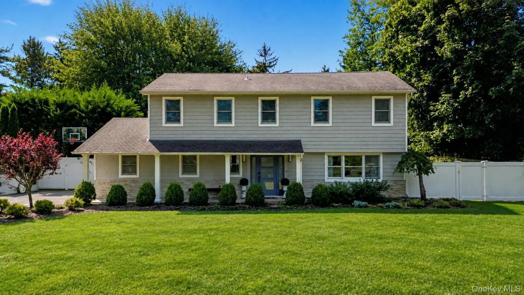 64 Cornflower Lane, East Northport