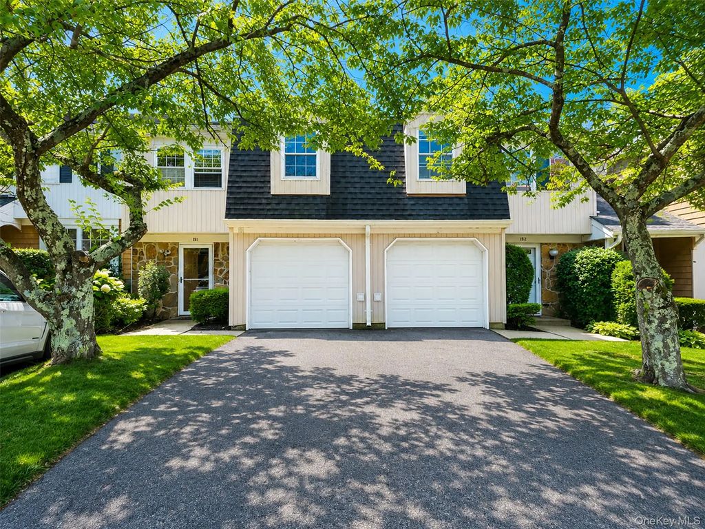 151 The Knoll, Syosset