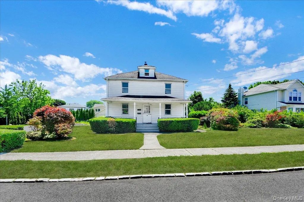 78 Maple Street, Roslyn Heights