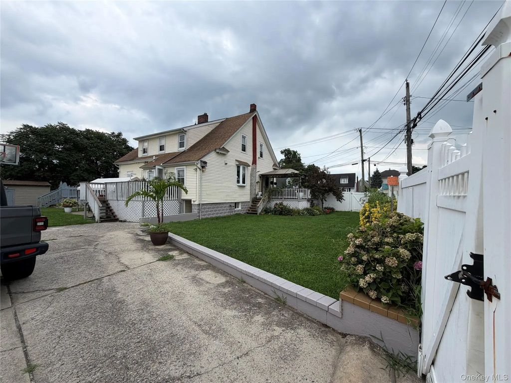 611 Park Avenue, Uniondale