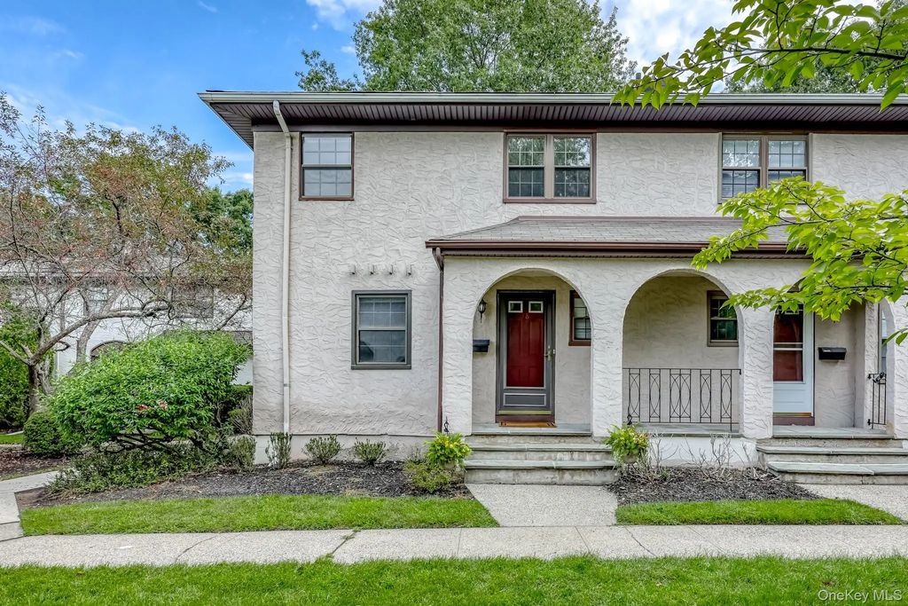 38 Somerset Drive, Suffern