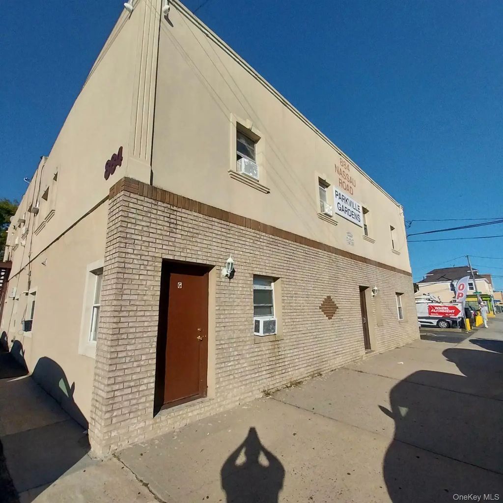 884 Nassau # B, Uniondale