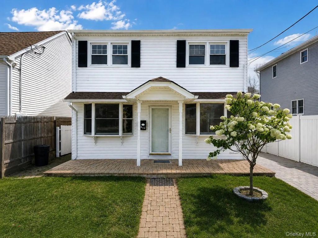644 South 8th Street, West Babylon