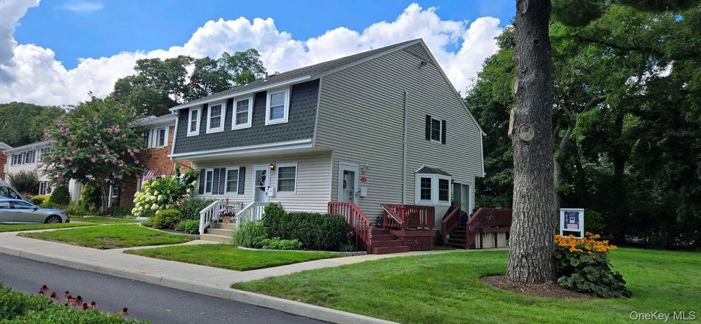 251 Village Drive # 251, Hauppauge