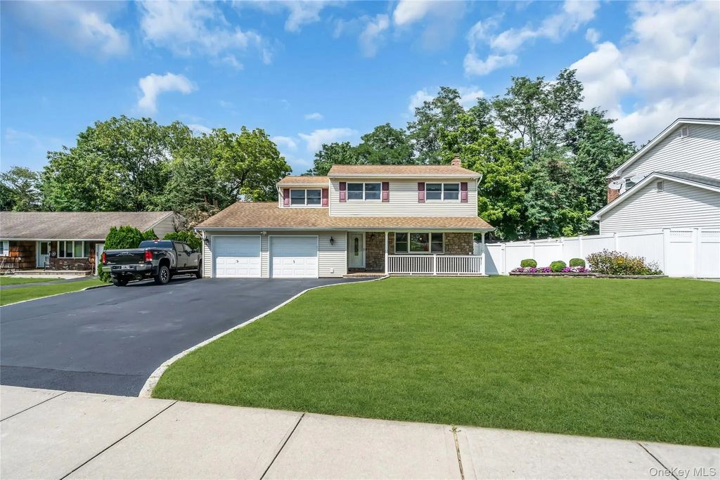 19 Opal Court, Hauppauge
