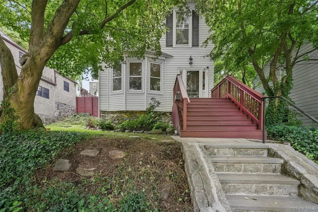 31 Desmond Avenue, Bronxville