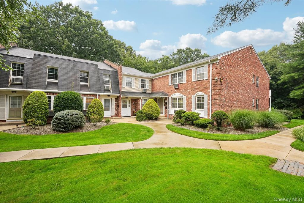 192 Doxbury Lane, Suffern