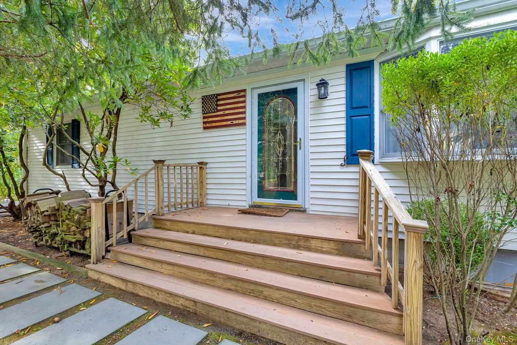 1029 Wading River Manor Road, Manorville