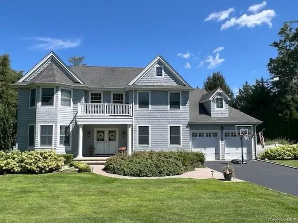 3 Wyona Court, Huntington