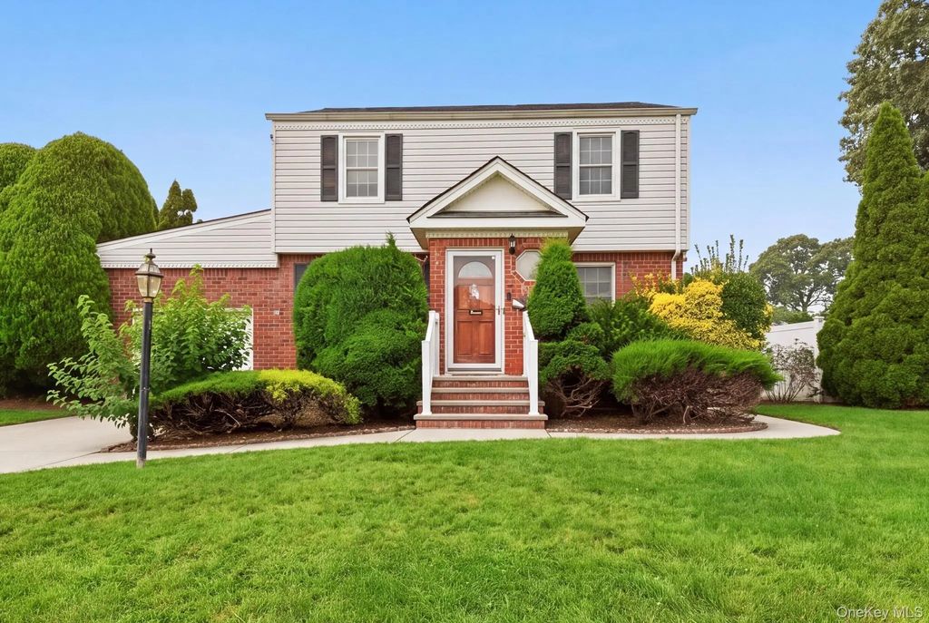 2262 1st Street, East Meadow