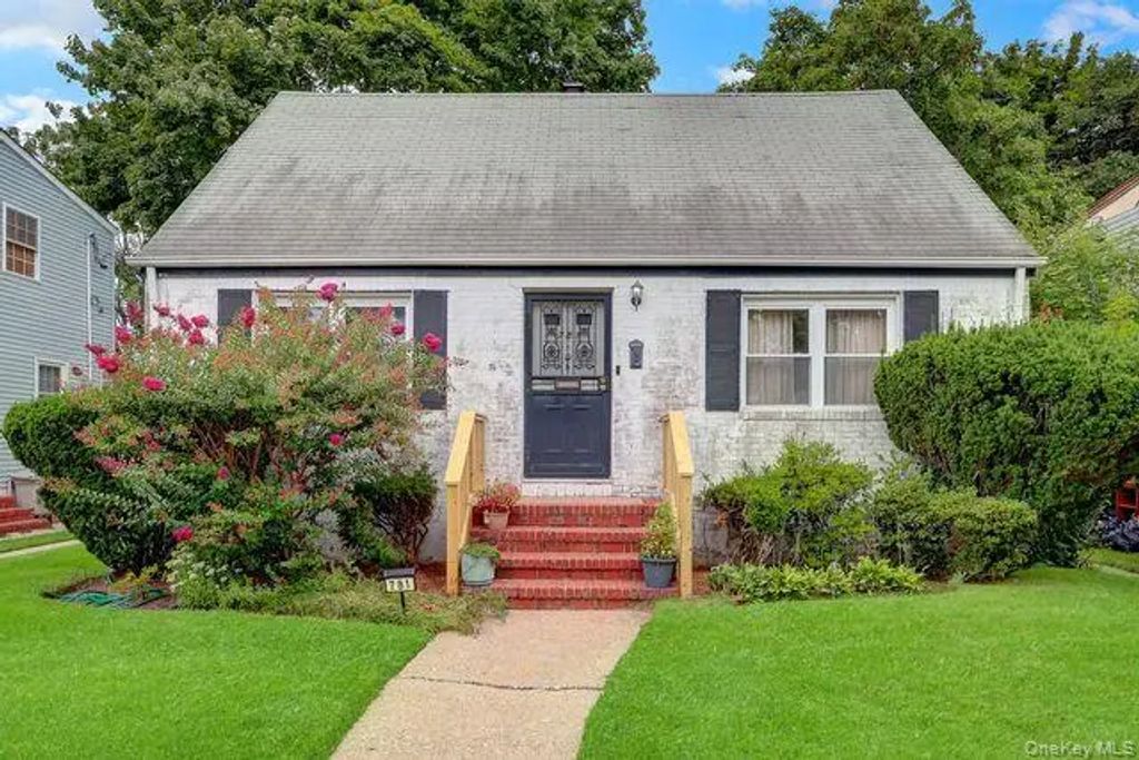 781 Salem Road, Uniondale