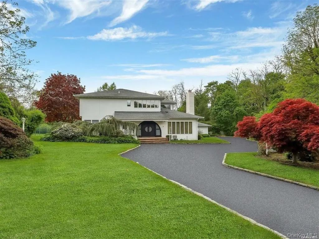 5 Woodfield Lane, Old Brookville