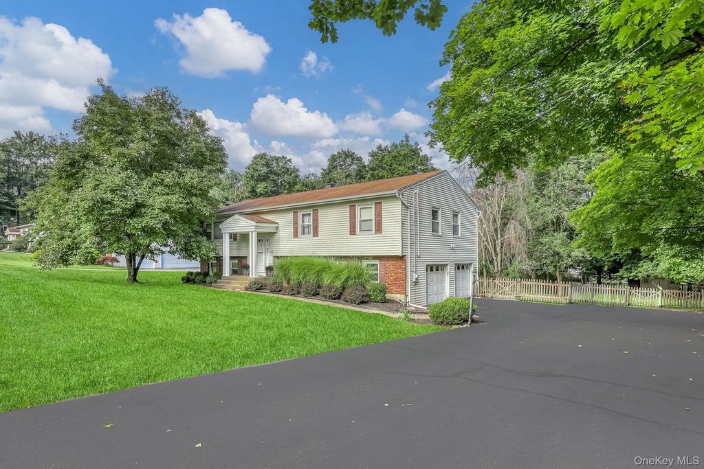 17 Cragmere Road, Suffern