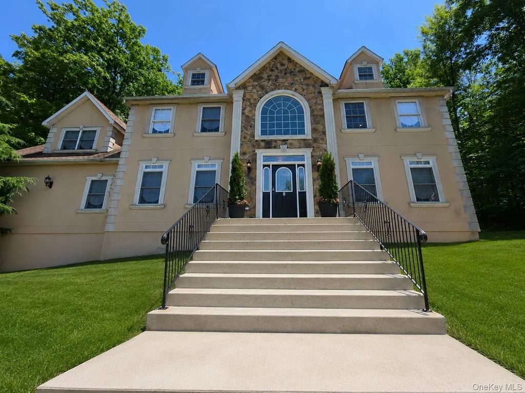 8 Brian Court, Salisbury Mills