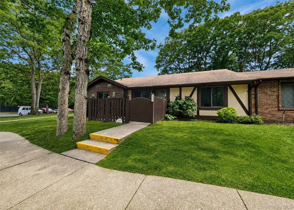 145 Cambridge Drive, Port Jefferson