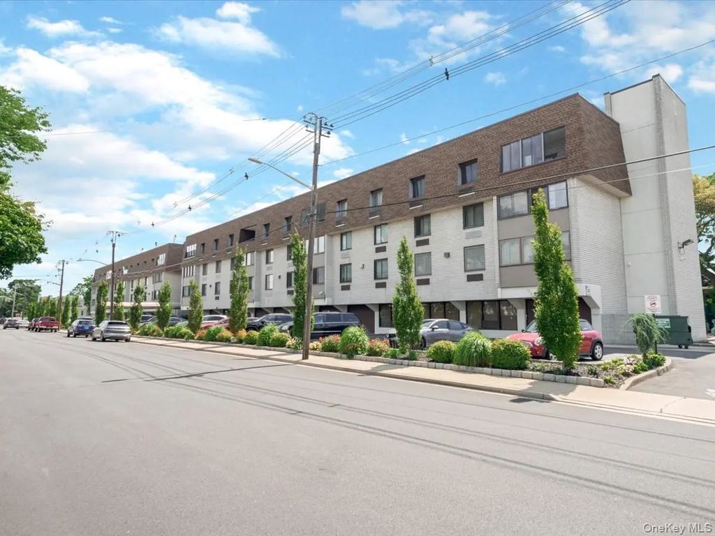 31 Casino Street # 3j, Freeport