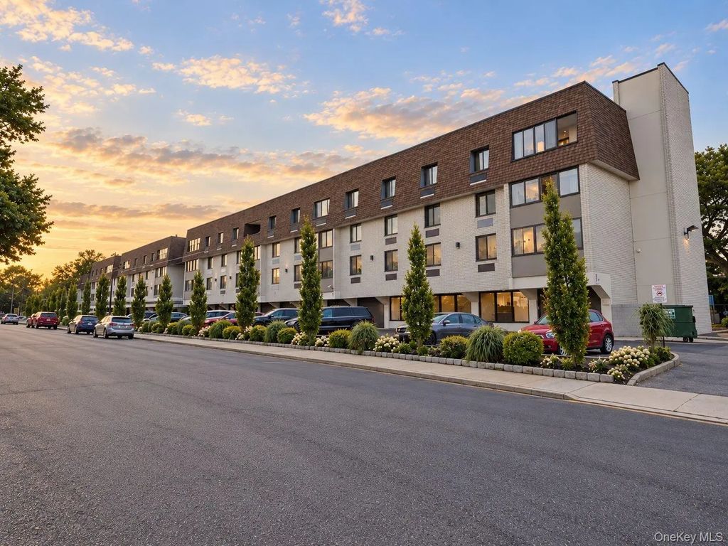 31 Casino Street # 3j, Freeport