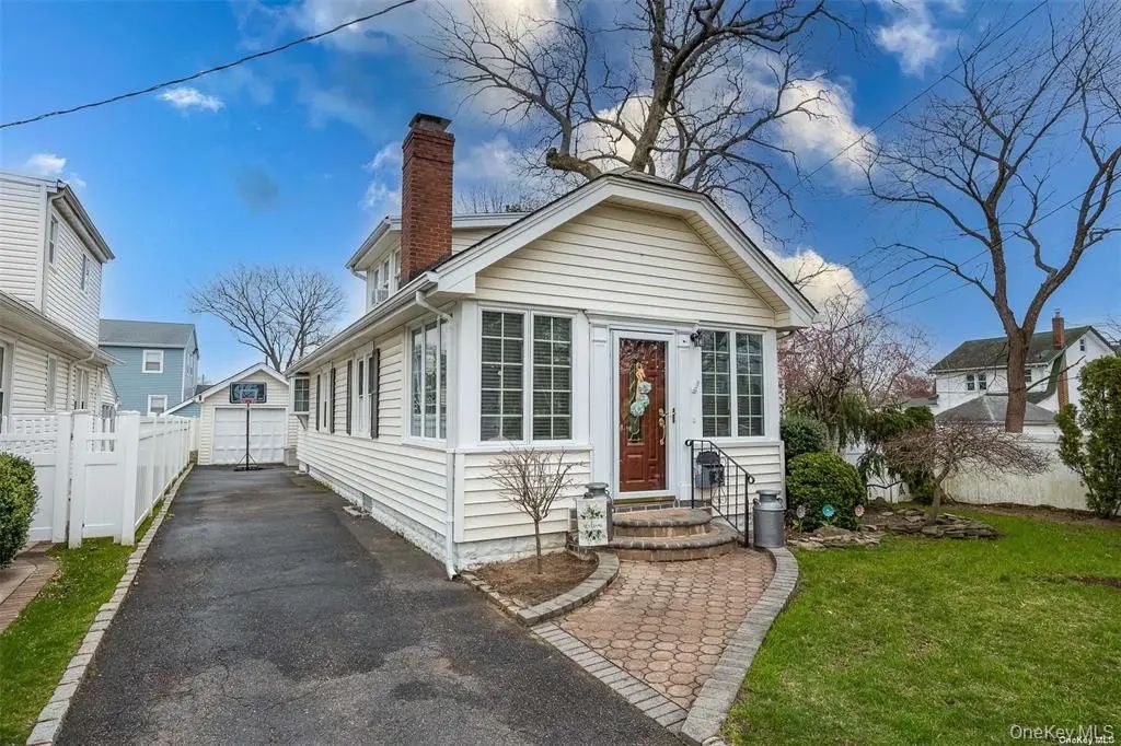 18 Yale Place, Lynbrook