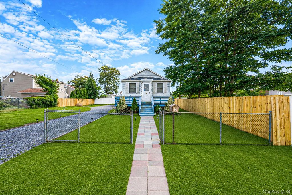 16 Elwin Place, Copiague