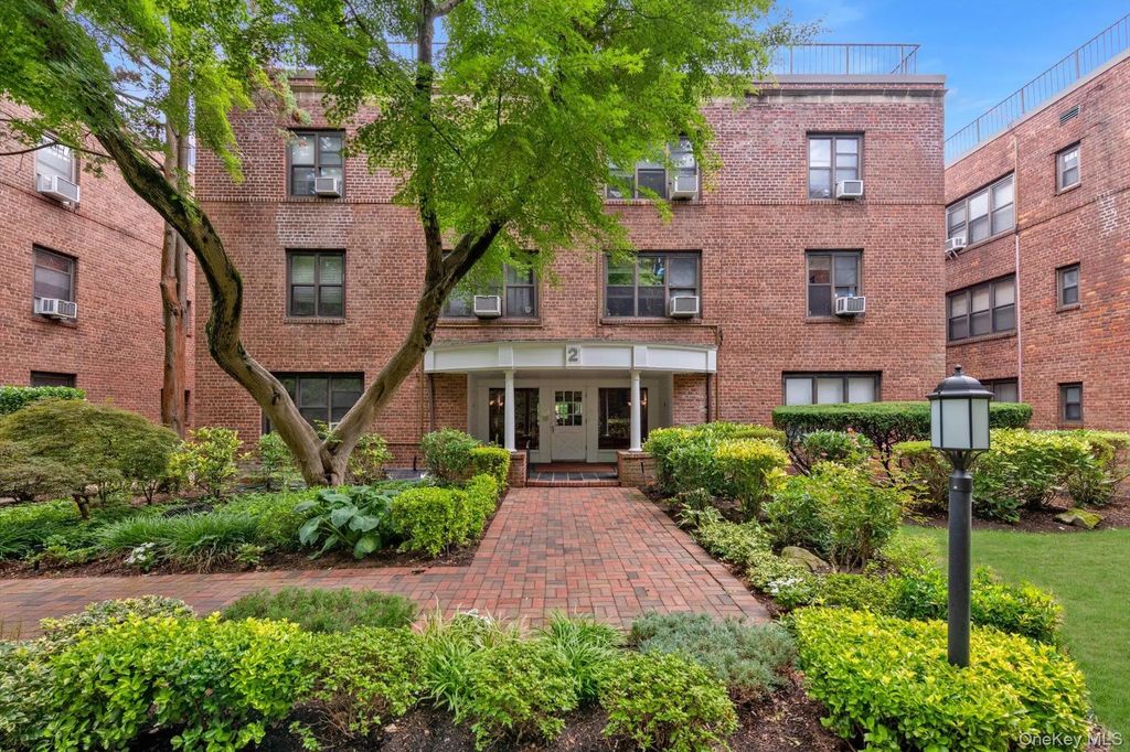 2 Townhouse Place # 3n, Great Neck